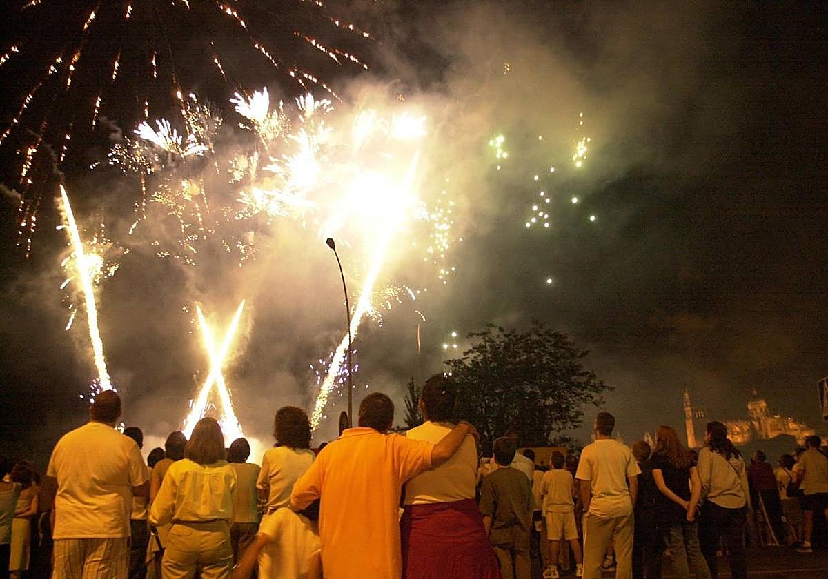 Fuegos artificiales que tuvieron lugar en Salamanca el pasado 14 de septiembre del año 2000.