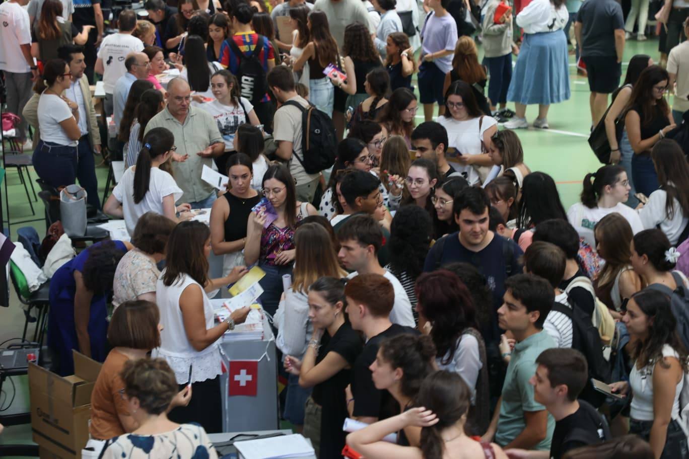 Pistoletazo de salida al curso: gran ambiente en la Feria de Bienvenida de la Universidad