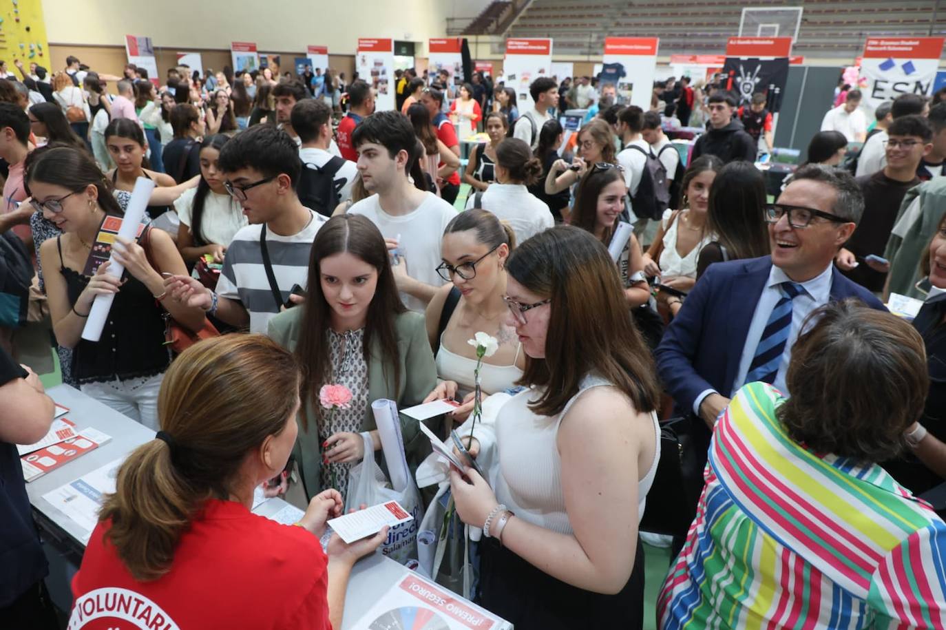 Pistoletazo de salida al curso: gran ambiente en la Feria de Bienvenida de la Universidad
