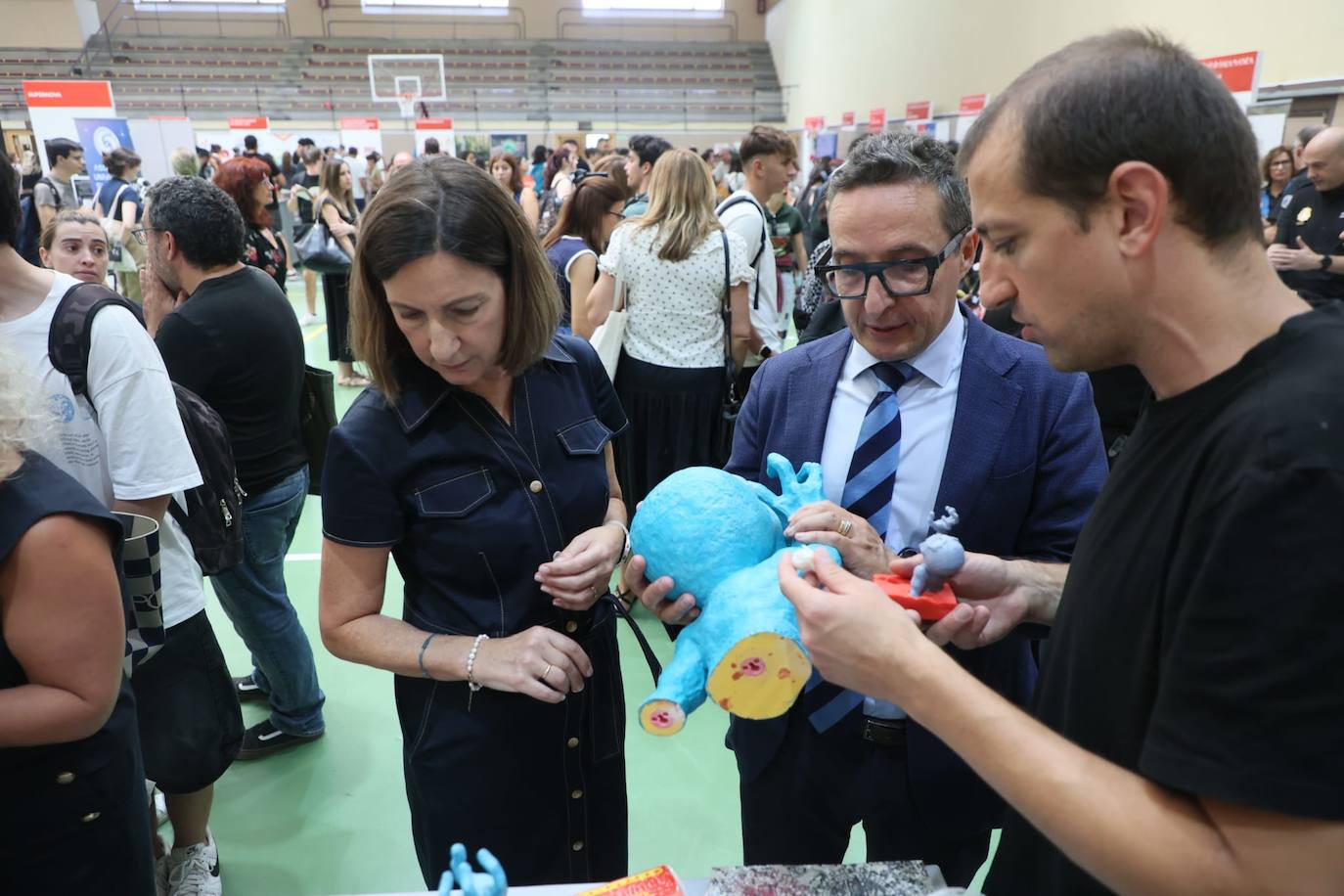 Pistoletazo de salida al curso: gran ambiente en la Feria de Bienvenida de la Universidad
