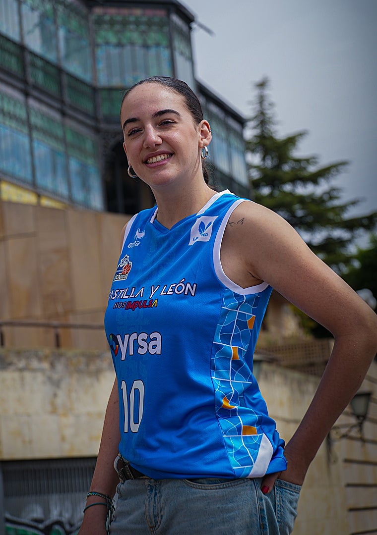 Imagen - Iyana Martín, con la nueva camiseta.