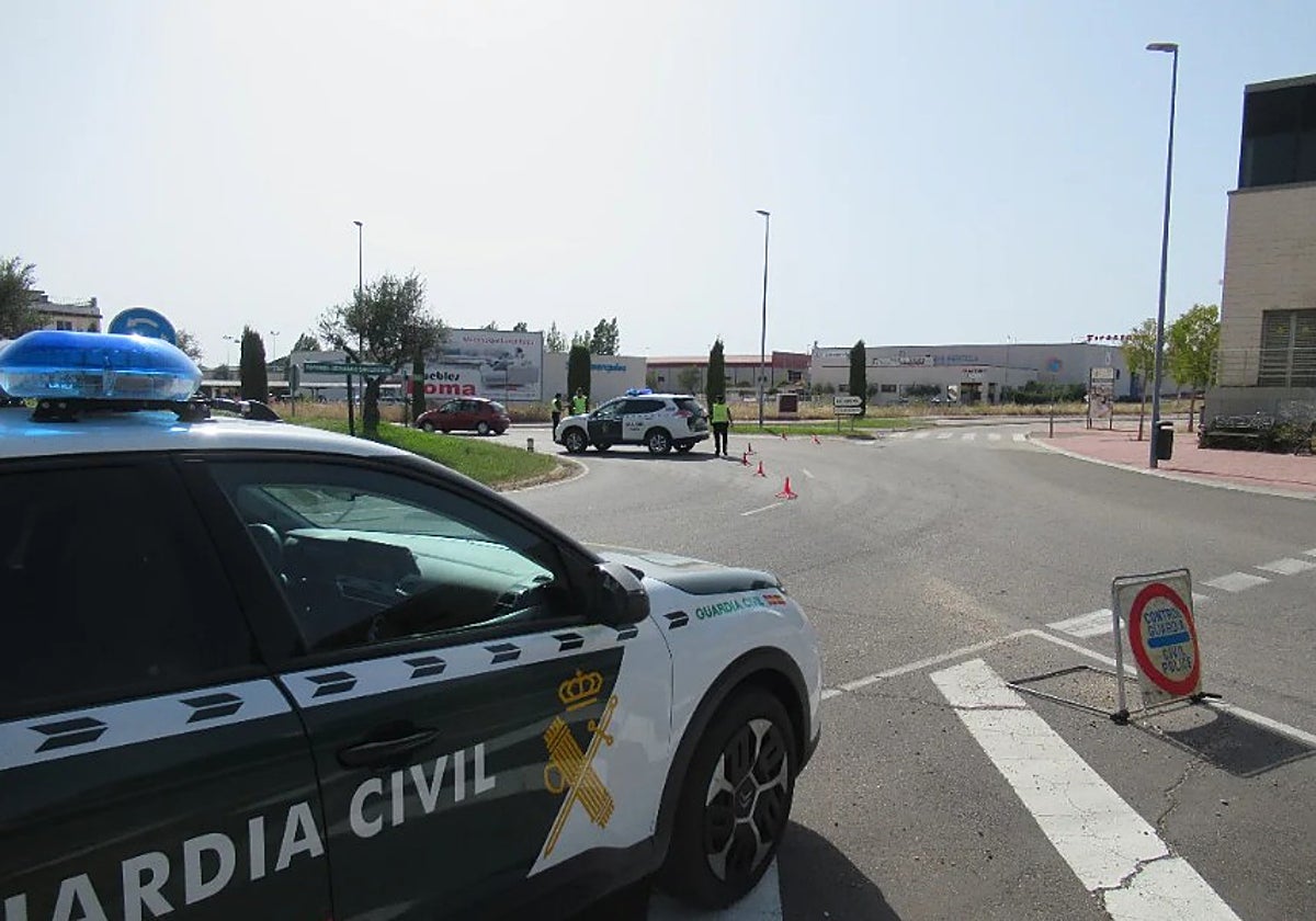 Dotaciones de la Guardia Civil en Guijuelo.