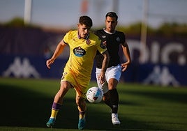 Dani Hernández persiguiendo a Trilli durante el choque amistoso de este martes en Valladolid.