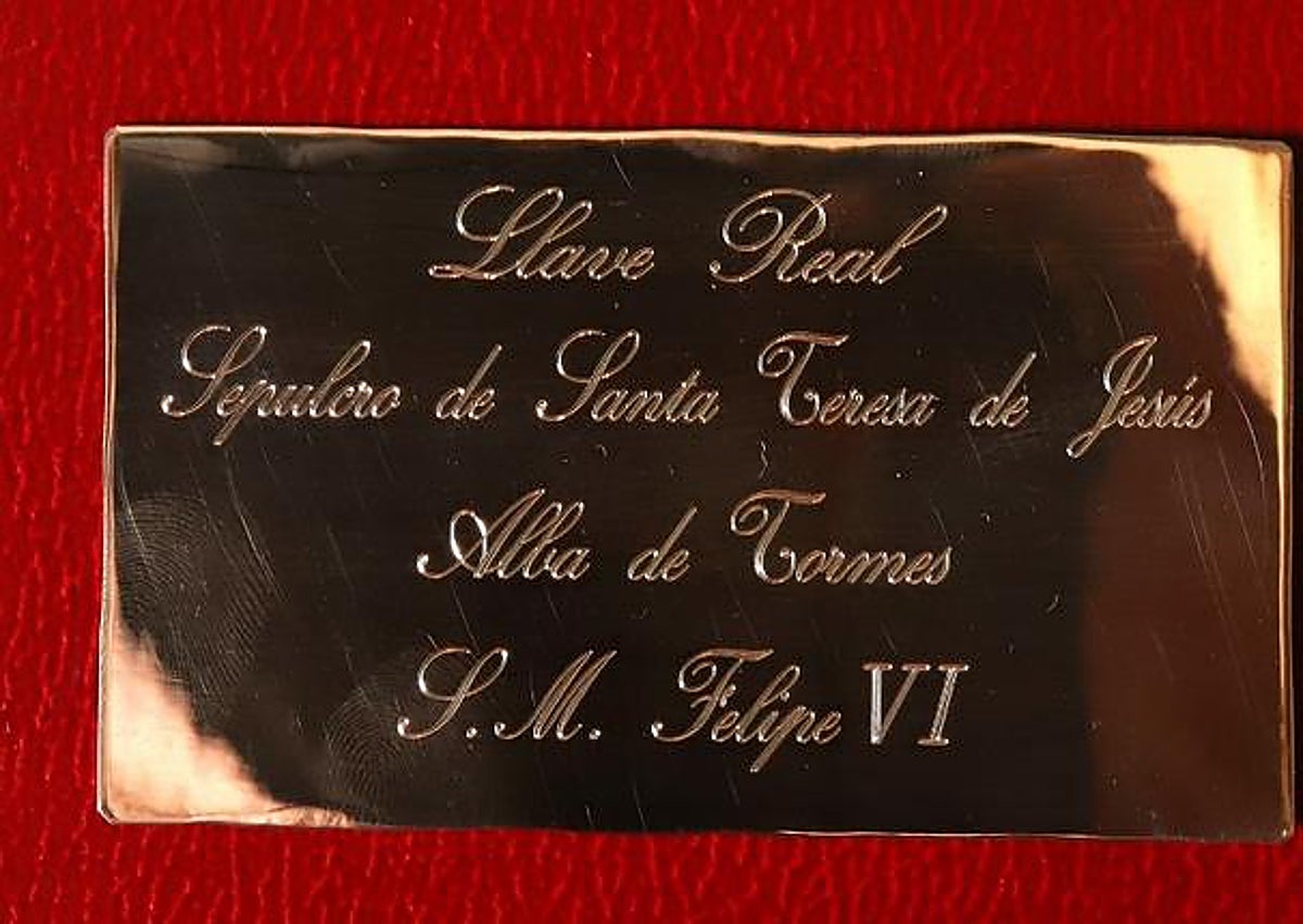 Imagen secundaria 1 - El Carmelo de Alba envía a Felipe VI una nueva llave real del sepulcro de Santa Teresa