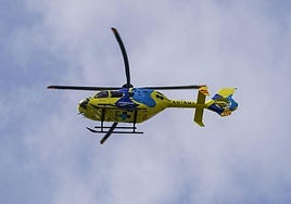 Imagen de un helicóptero del Sacyl.