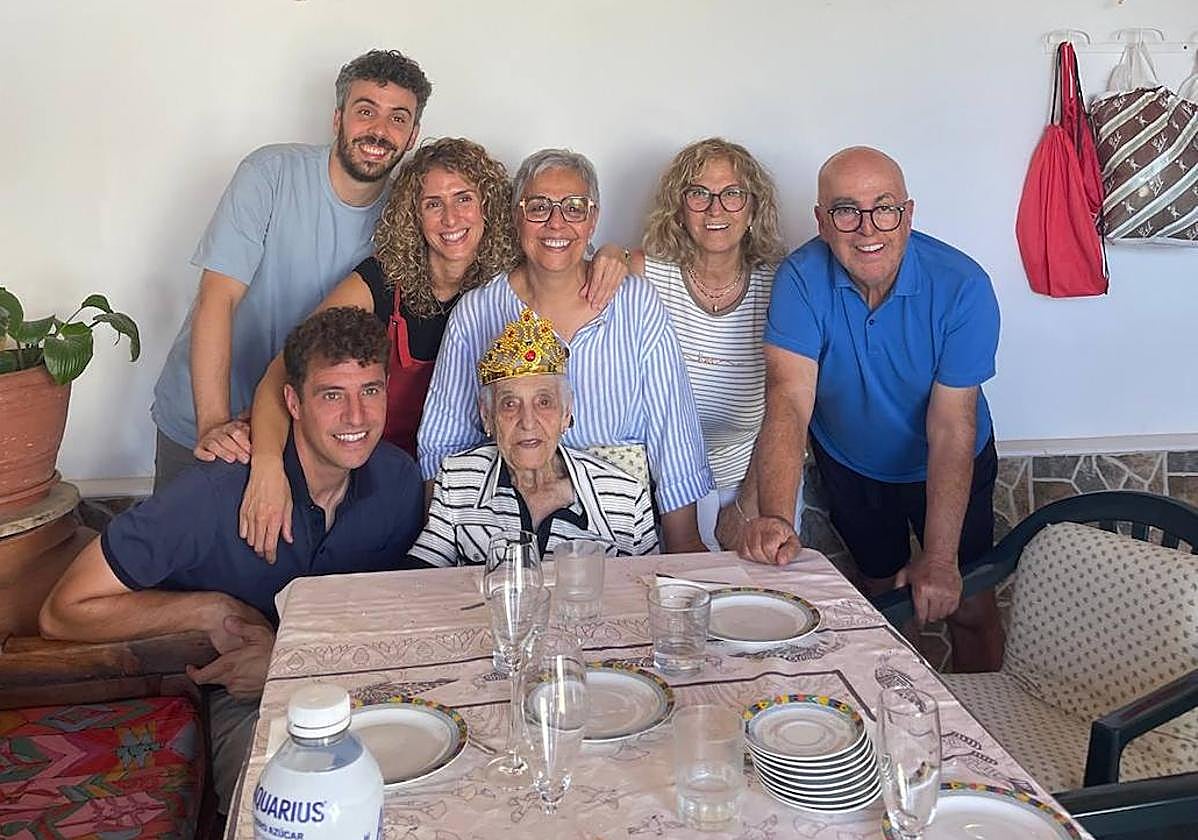 María del Tránsito con sus seres queridos.