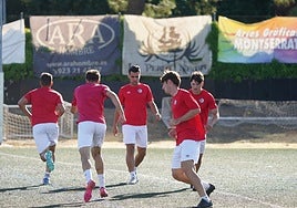 Dani Hernández, entre varios compañeros en el entrenamiento del lunes en el Tori.