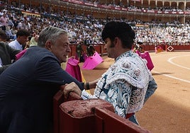 Pablo Chopera conversa con Morante de la Puebla tras el paseíllo del 14J