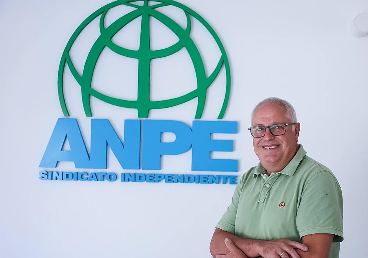 Guillermo Bueno, presidente de ANPE Salamanca, en las instalaciones de la sede en la ciudad.