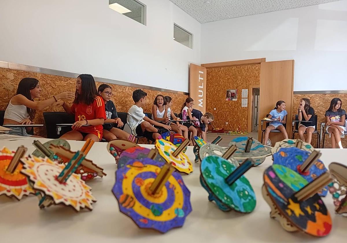 Varios niños, durante una de las actividades organizadas por el Ayuntamiento de Carbajosa.