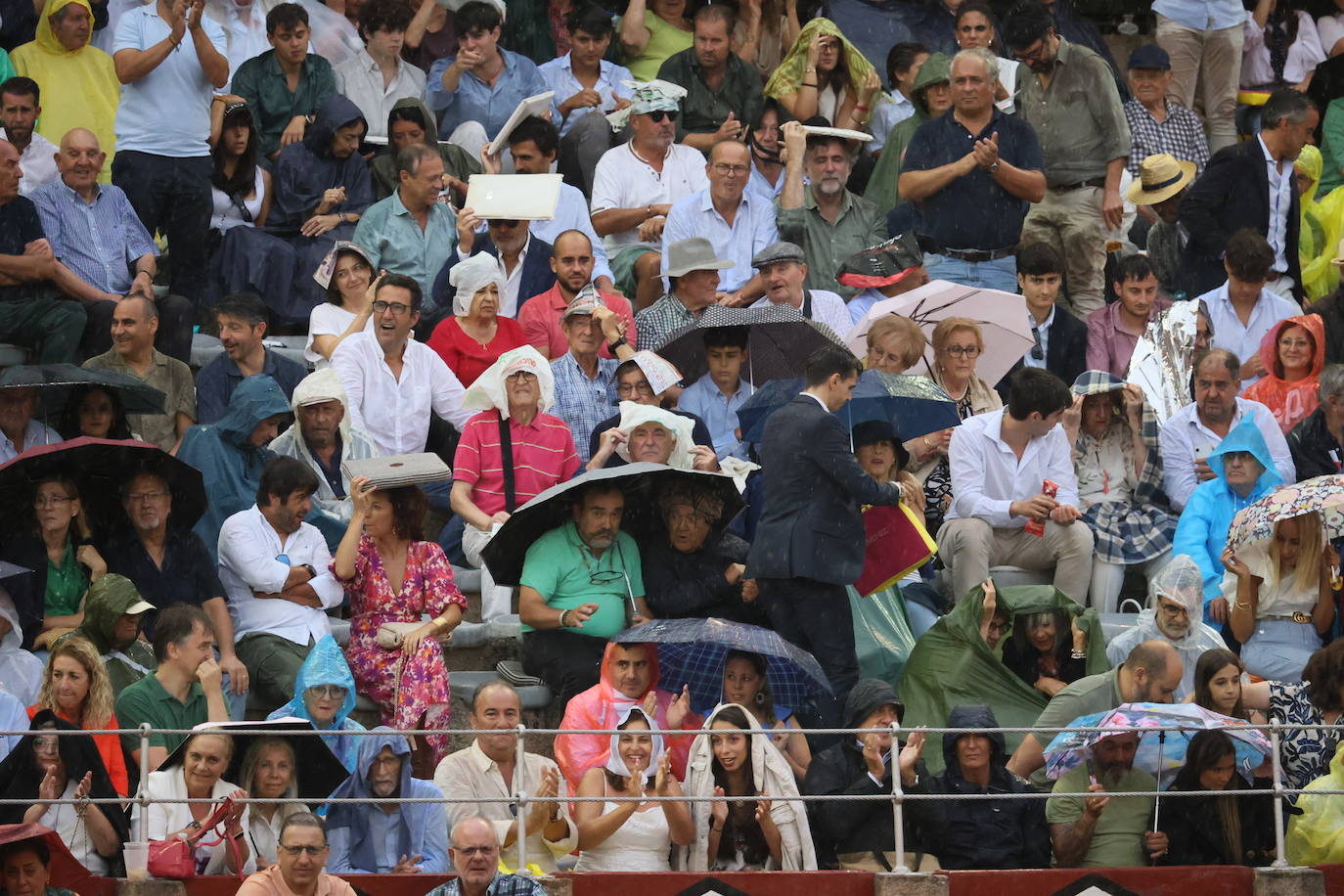 Las mejores imágenes de los tendidos de La Glorieta de este viernes