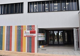 Entrada del nuevo colegio de Aldeatejada.