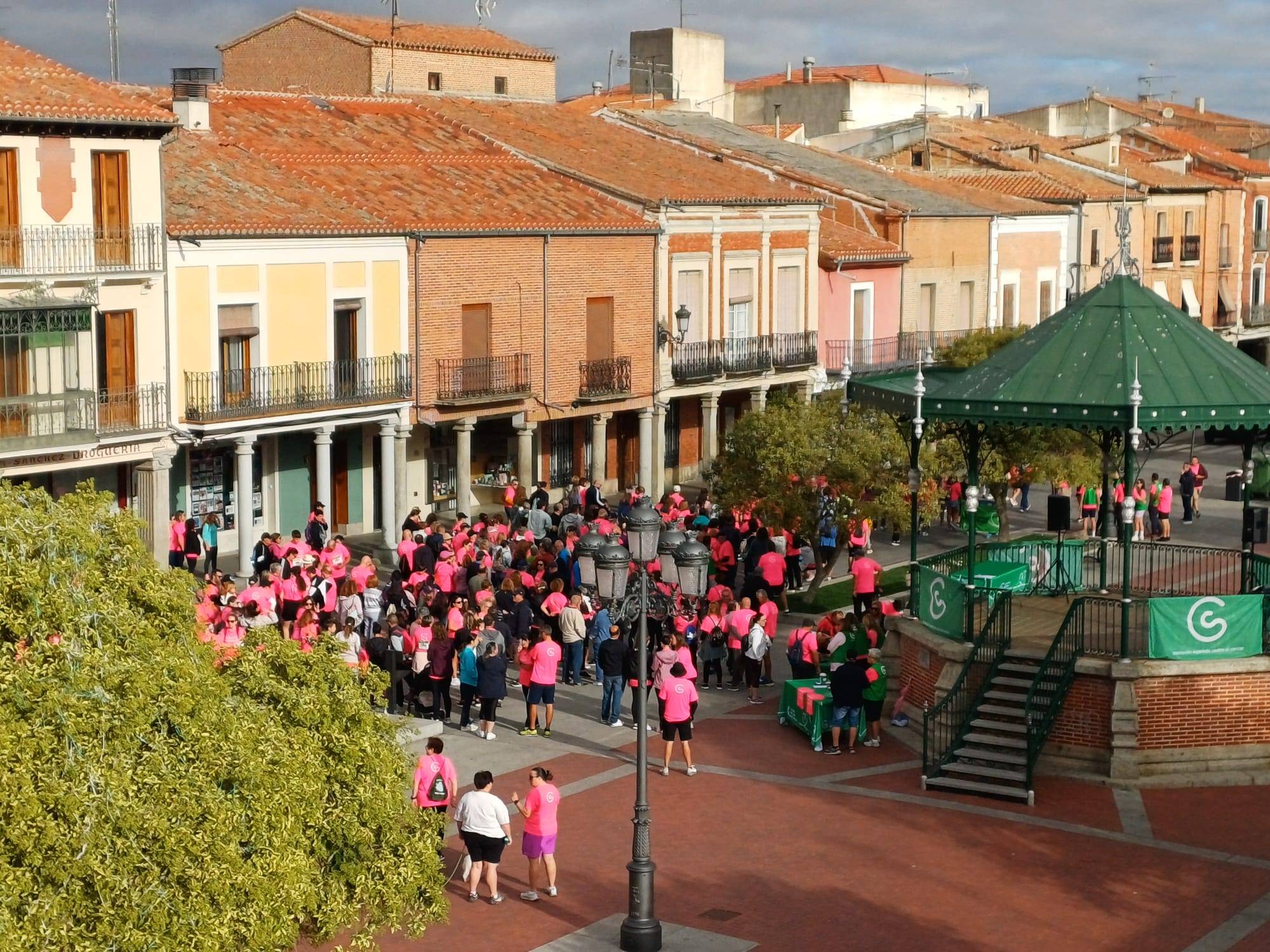Peñaranda se tiñe de rosa en apoyo a la lucha contra el cáncer