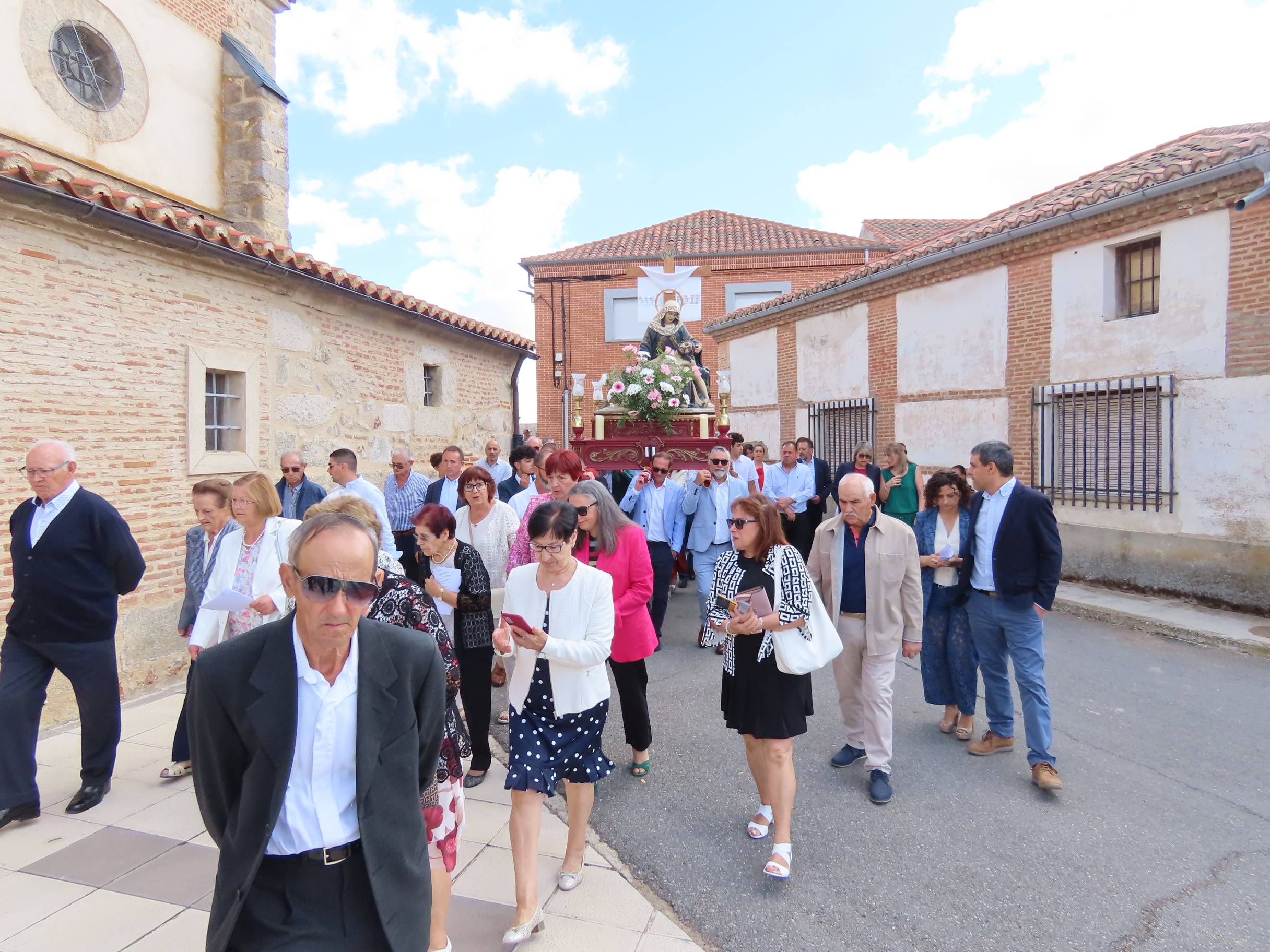 Himnos en honor a Nuestra Señora de las Angustias en Bóveda