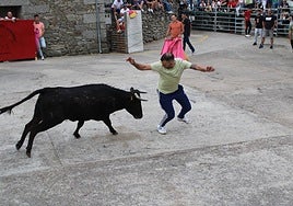 Quiebro a la tercera vaquilla de la tarde.