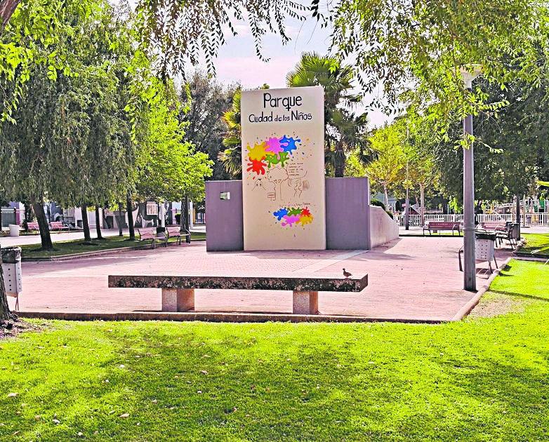 La localidad cuenta con grandes zonas verdes para el disfrute de los vecinos.