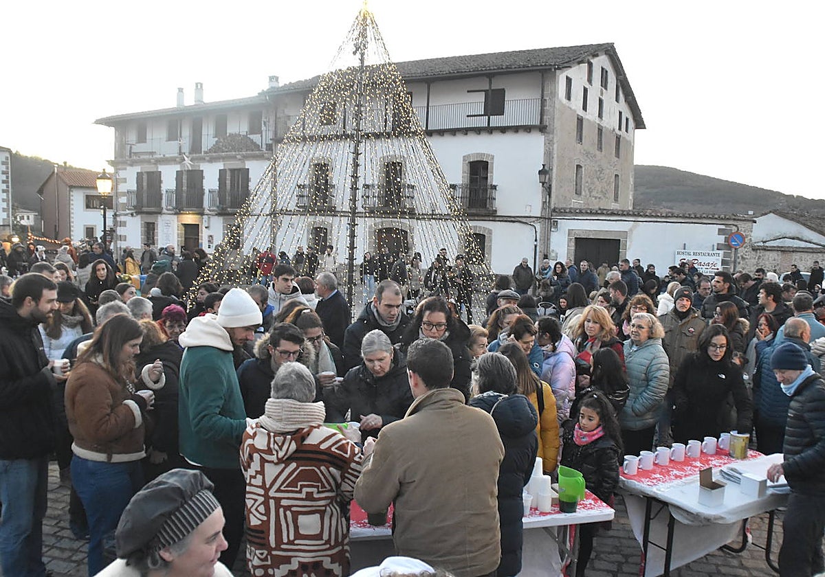 Fiesta del encendido navideño en Candelario.