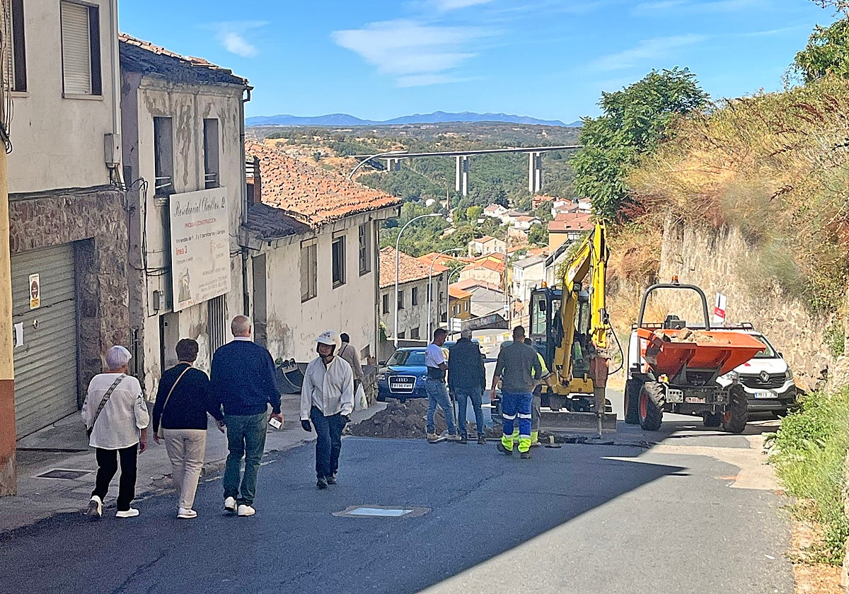 Imagen del inicio de las obras en la calle Olivillas de Béjar.