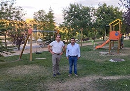 Enrique García y Jesús María Gómez, en el nuevo parque.