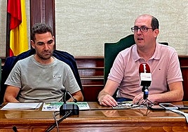 Moisés Dueñas y Luis Hernández, esta mañana en el Ayuntamiento de Béjar.