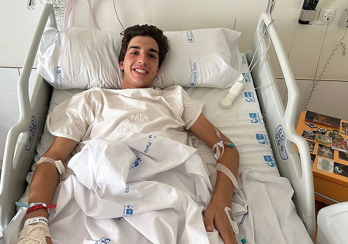 Julio Norte, en la habitación del Hospital Infanta Sofía de San Sebastián de los Reyes, donde se recupera ya en planta.