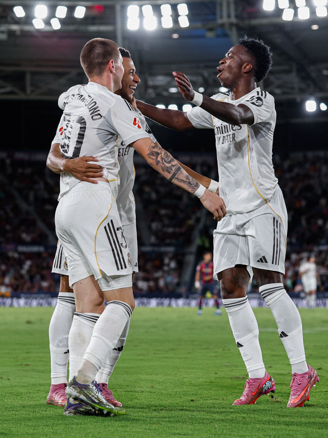 Imagen de una celebración de los jugadores del Real Madrid frente al Levante.