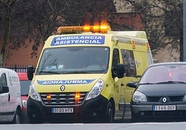 Una ambulancia por las calles de Salamanca.