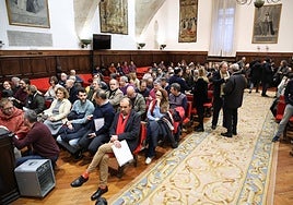 Imagen de archivo de la elección de los honoris causa en el Paraninfo.