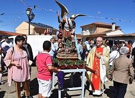 Citas litúrgicas en honor a San Miguel en la localidad de Santiz.