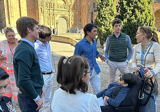 Los toreros junto a miembros de la Asociación de Aerscyl.