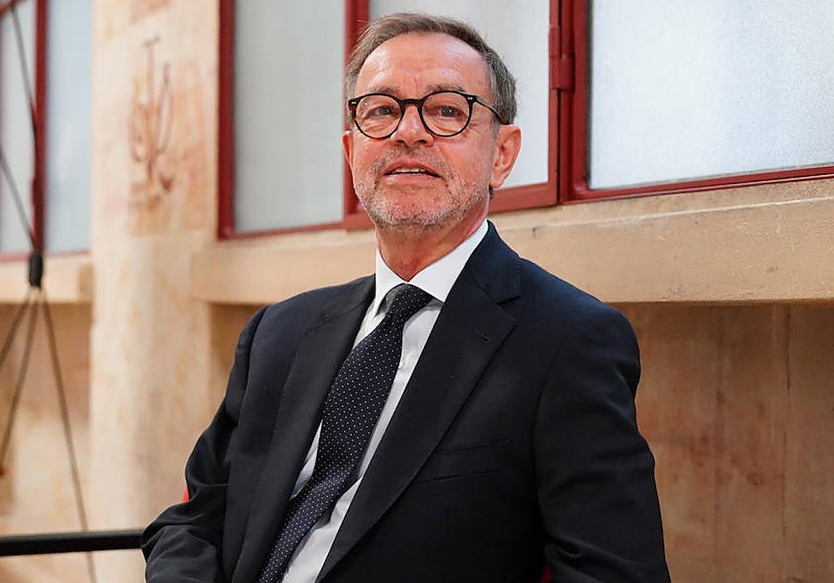 José Ramón González Clavijo, en la Facultad de Traducción y Documentación de la Universidad de Salamanca.