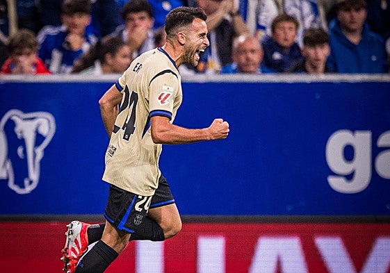 Eric García celebra el tanto anotado.