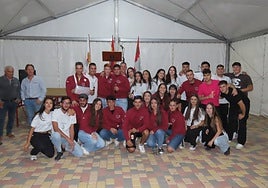 Foto de familia de las peñas que han pronunciado el pregón en Tarazona