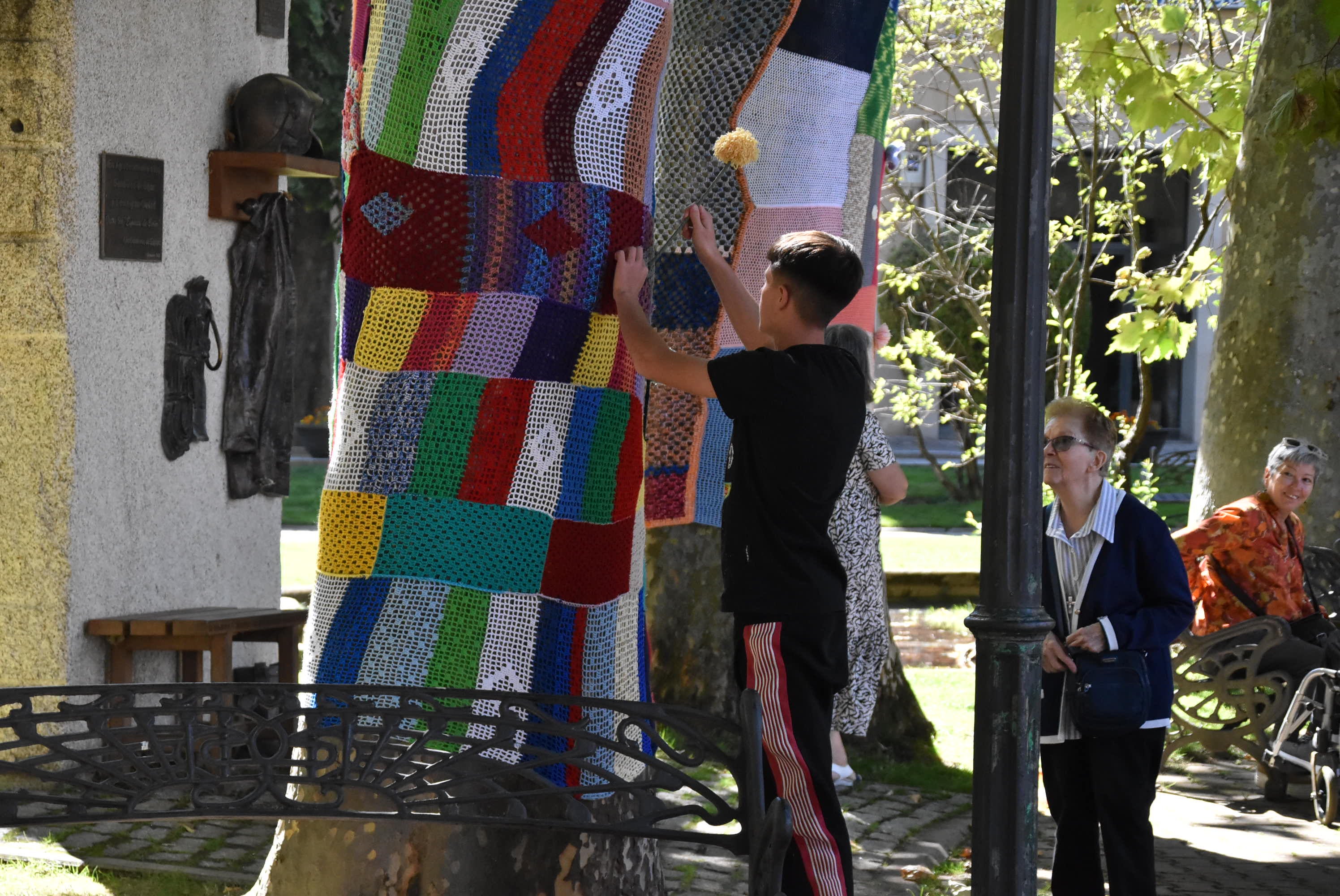 Éxito del proyecto intergeneracional &#039;Tejiendo raíces&#039; en el colegio María Auxiliadora de Béjar
