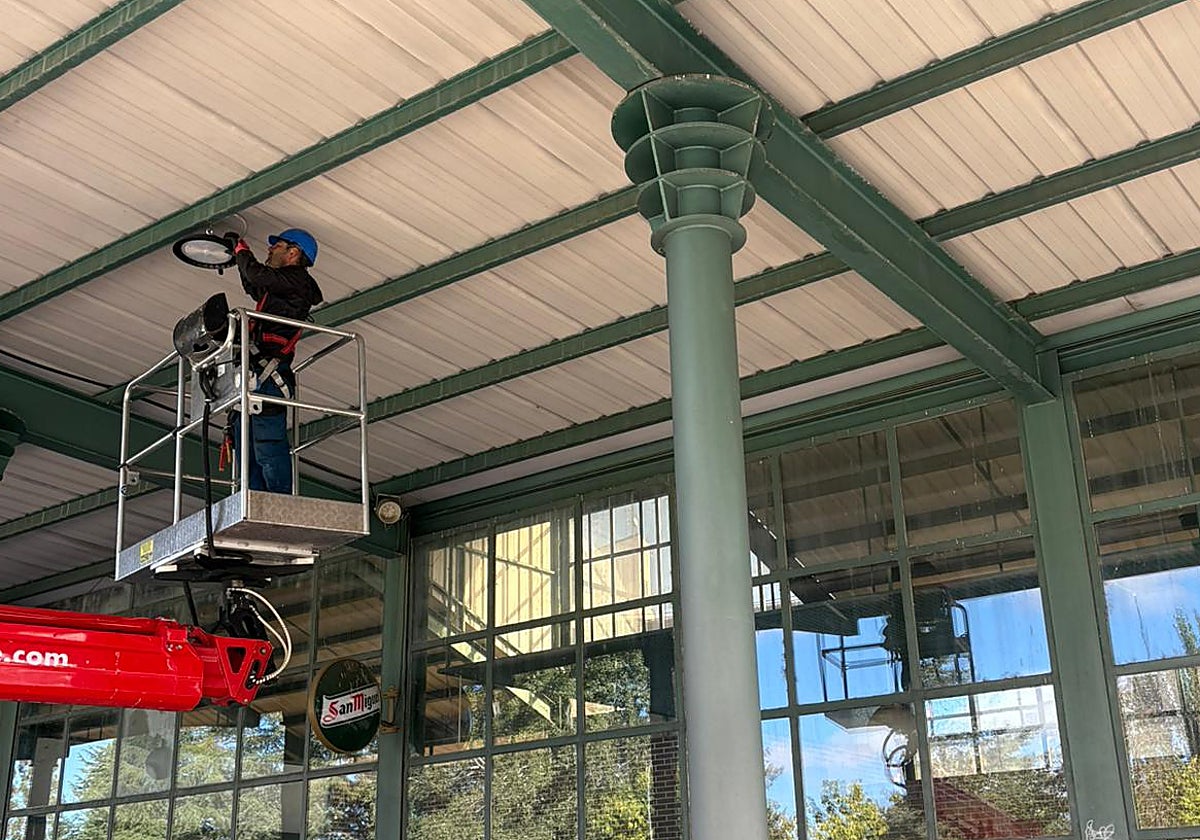 Cambio de luminarias en Alba de Tormes.
