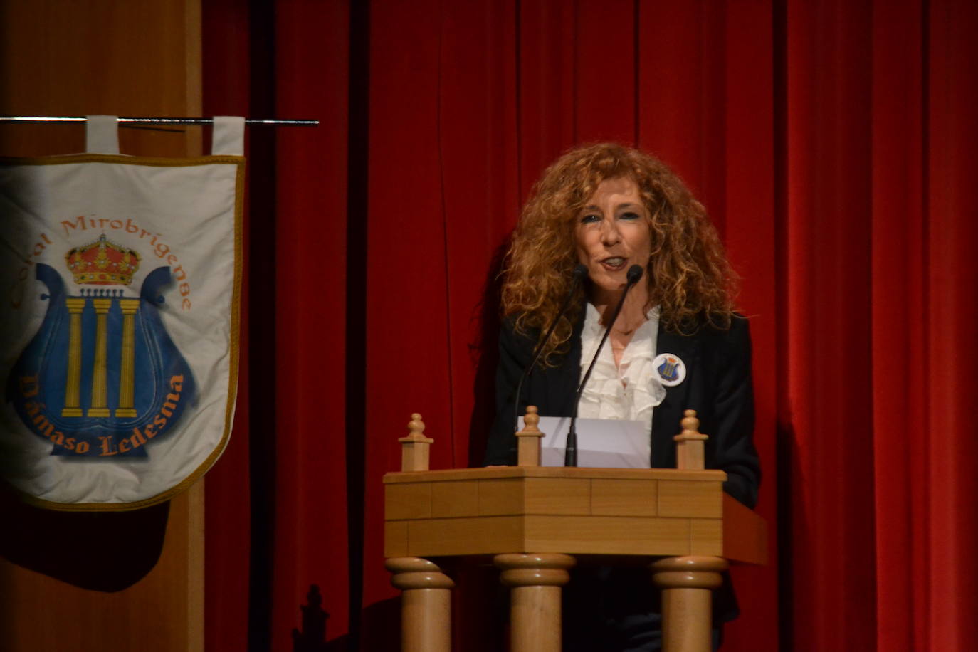 La música de las corales ensalza el 125 aniversario del Teatro Nuevo de Miróbriga