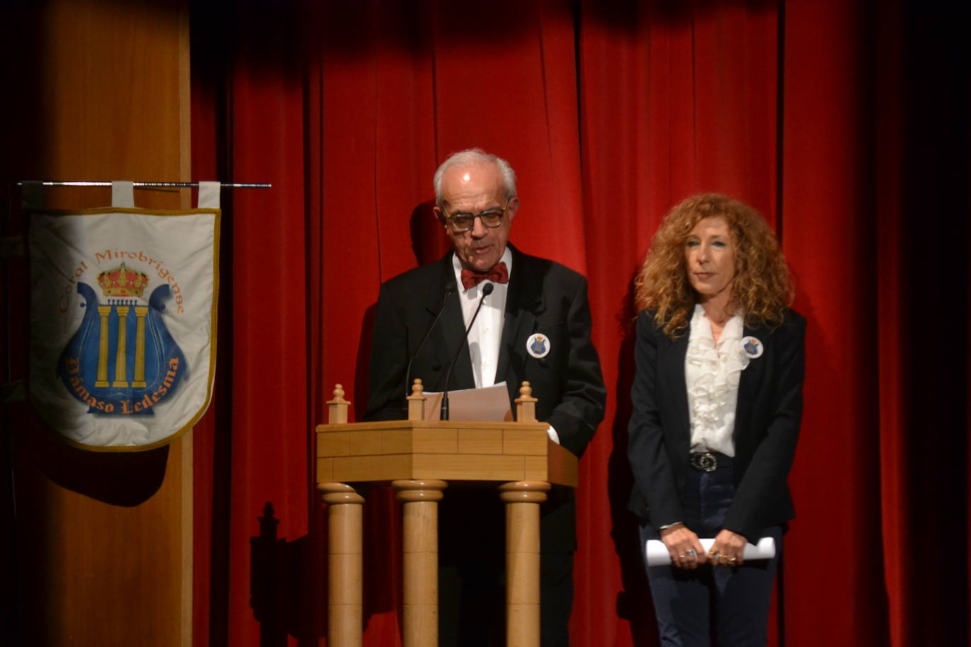 La música de las corales ensalza el 125 aniversario del Teatro Nuevo de Miróbriga