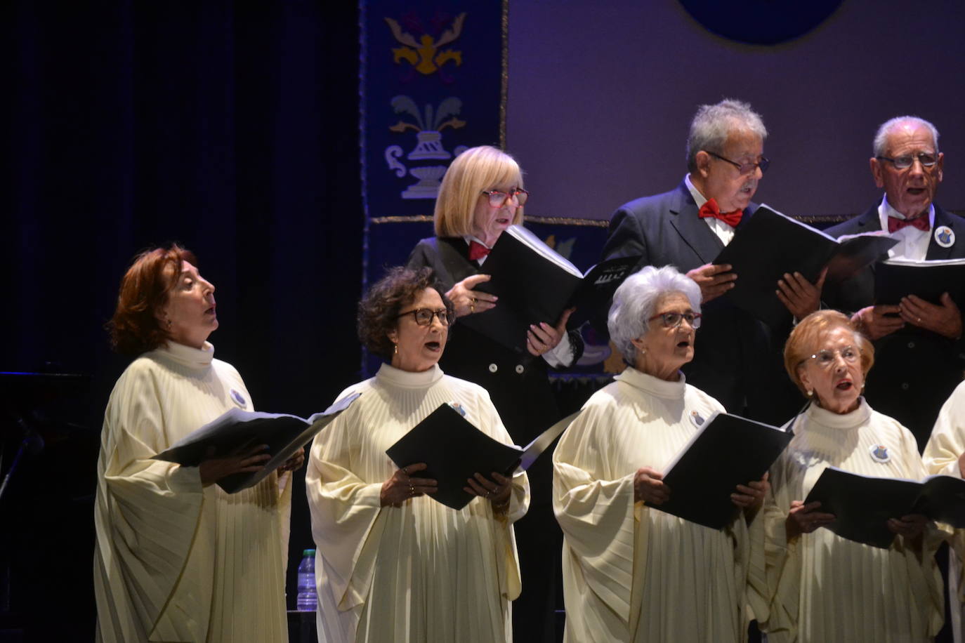 La música de las corales ensalza el 125 aniversario del Teatro Nuevo de Miróbriga