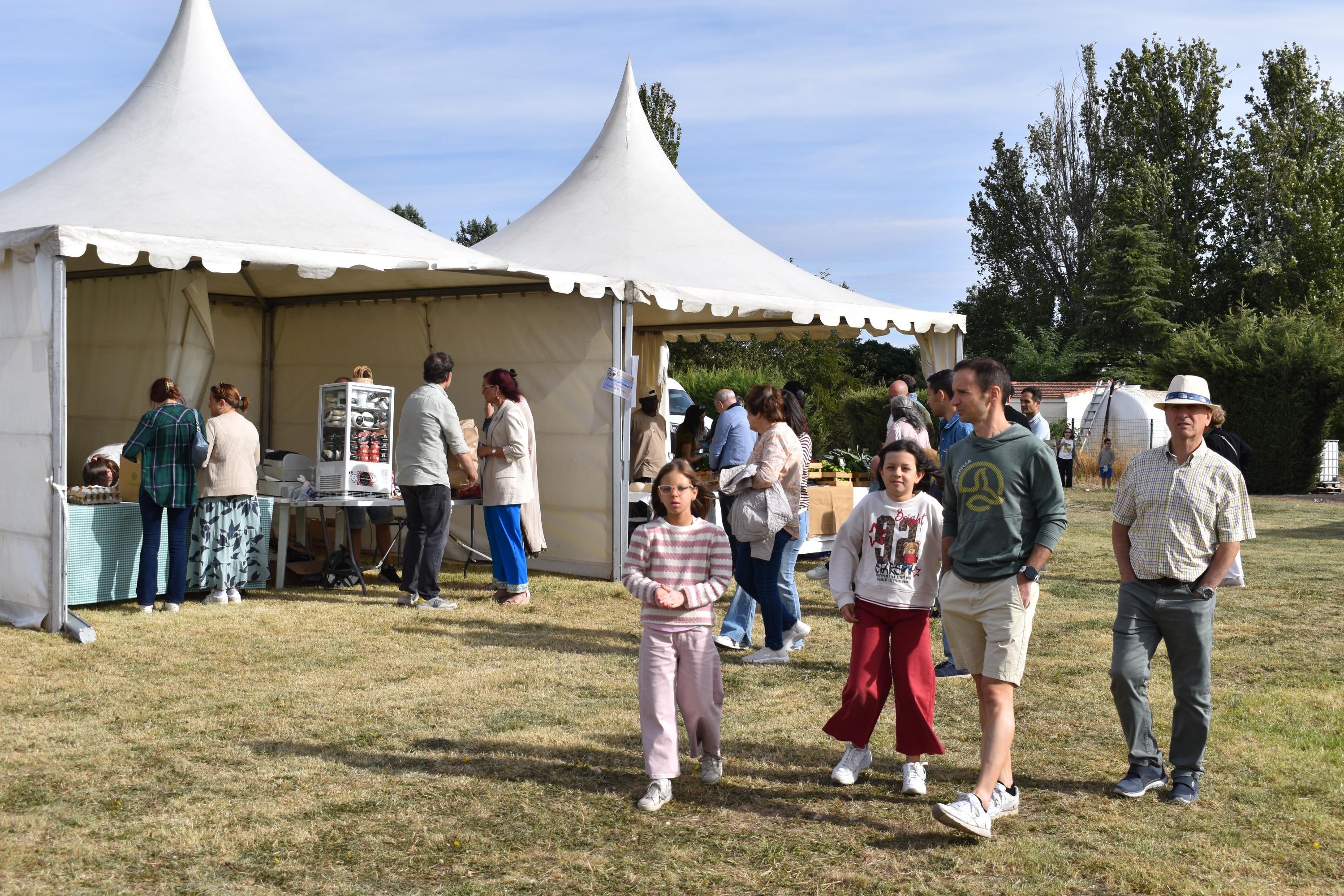 El campo y la ciudad se dan cita en Cabrerizos con el Mercado Ecológico de Salamanca