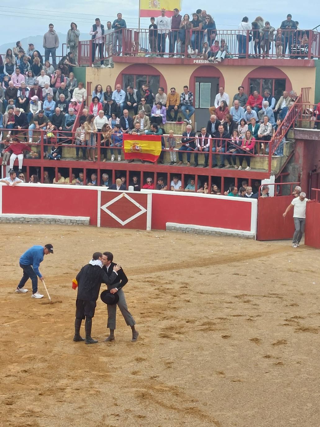 San Miguel de Valero disfruta con su fiesta y los toros