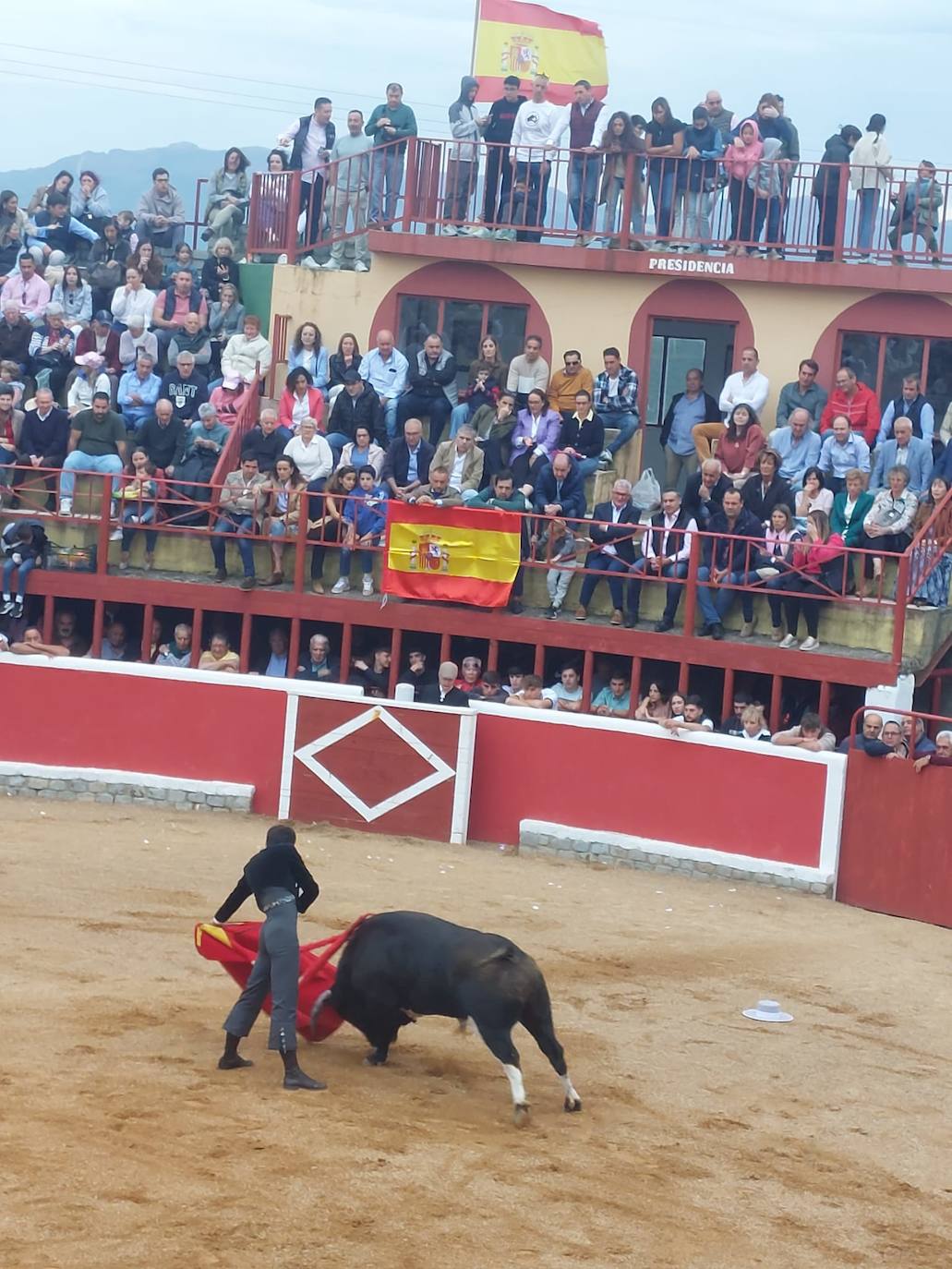 San Miguel de Valero disfruta con su fiesta y los toros