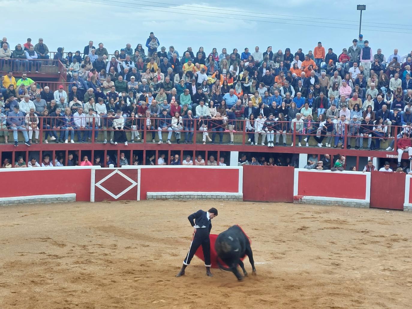 San Miguel de Valero disfruta con su fiesta y los toros