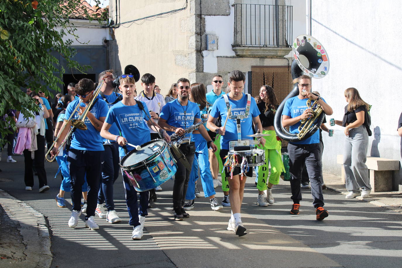 Emotivo y animado inicio de fiestas en San Miguel de Valero