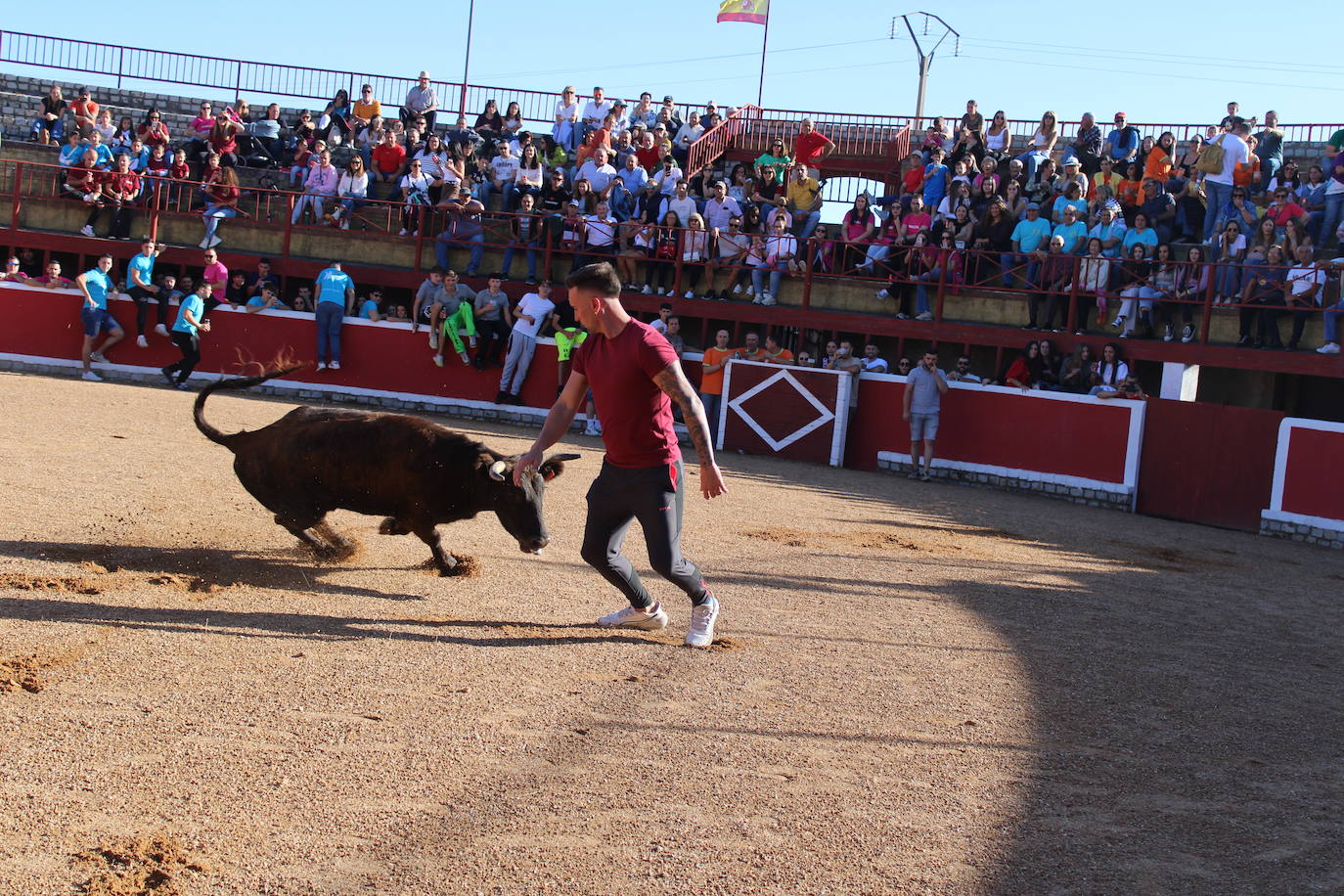 Emotivo y animado inicio de fiestas en San Miguel de Valero