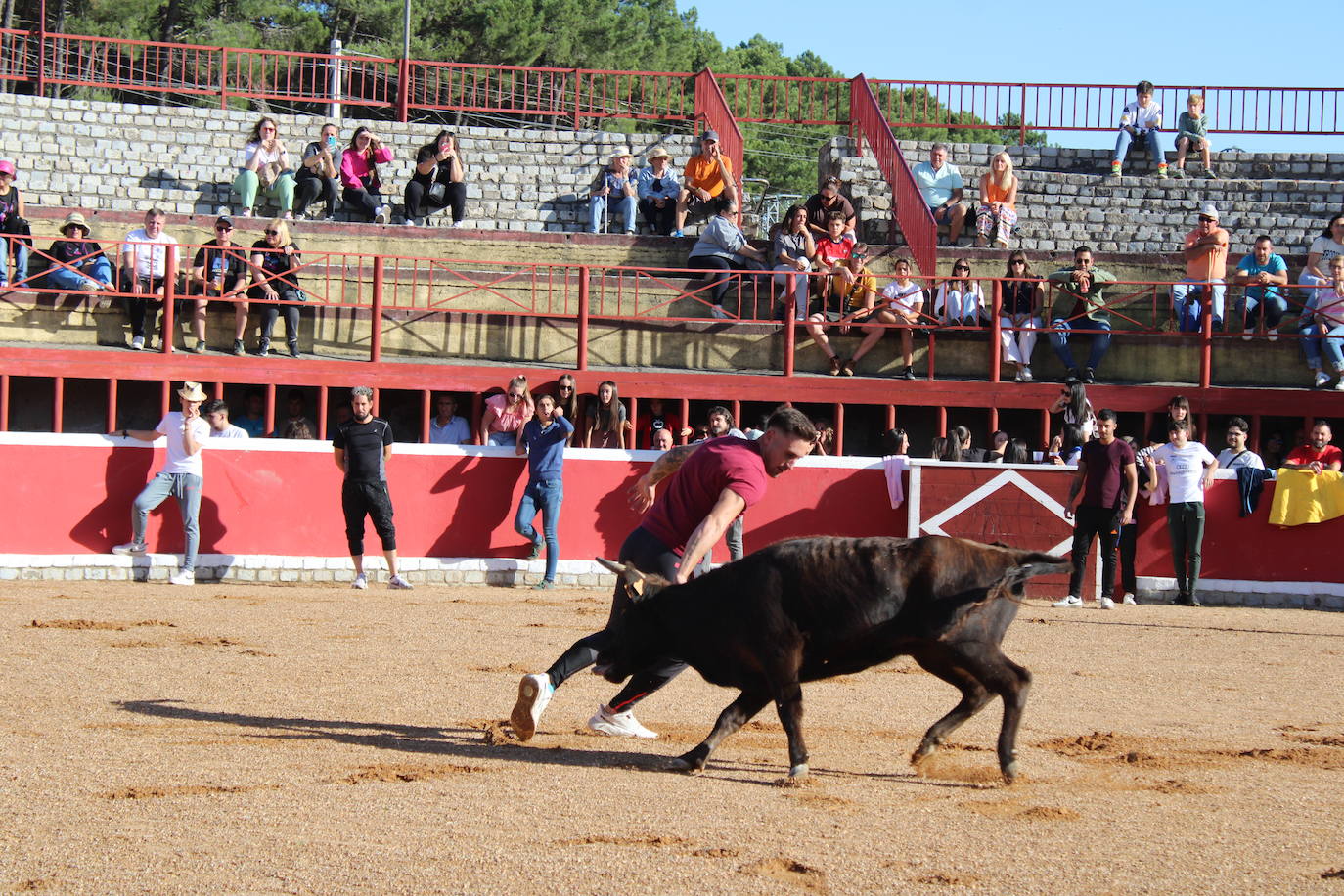 Emotivo y animado inicio de fiestas en San Miguel de Valero