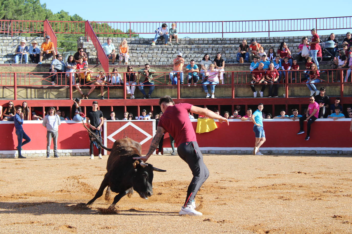 Emotivo y animado inicio de fiestas en San Miguel de Valero