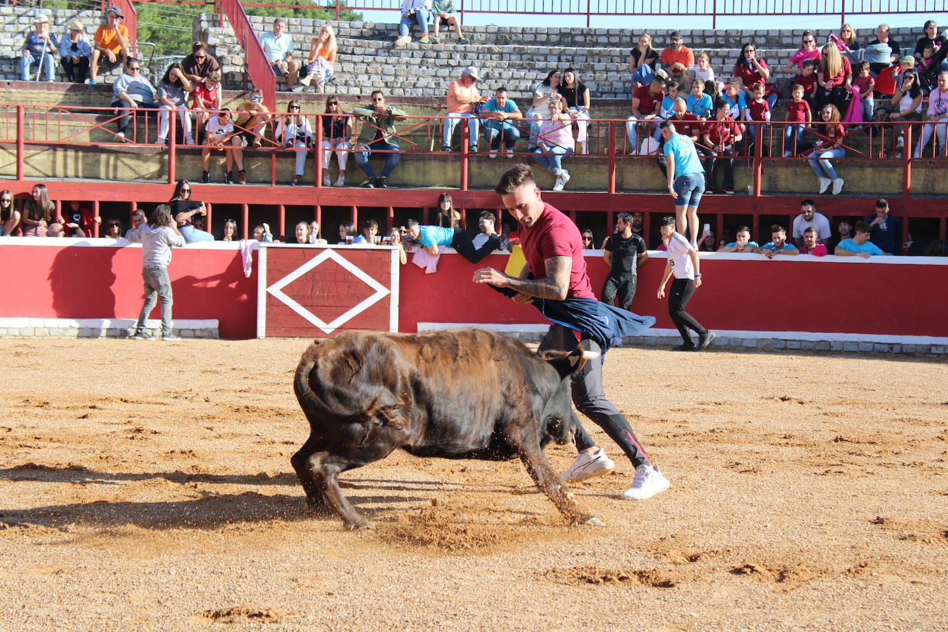 Emotivo y animado inicio de fiestas en San Miguel de Valero