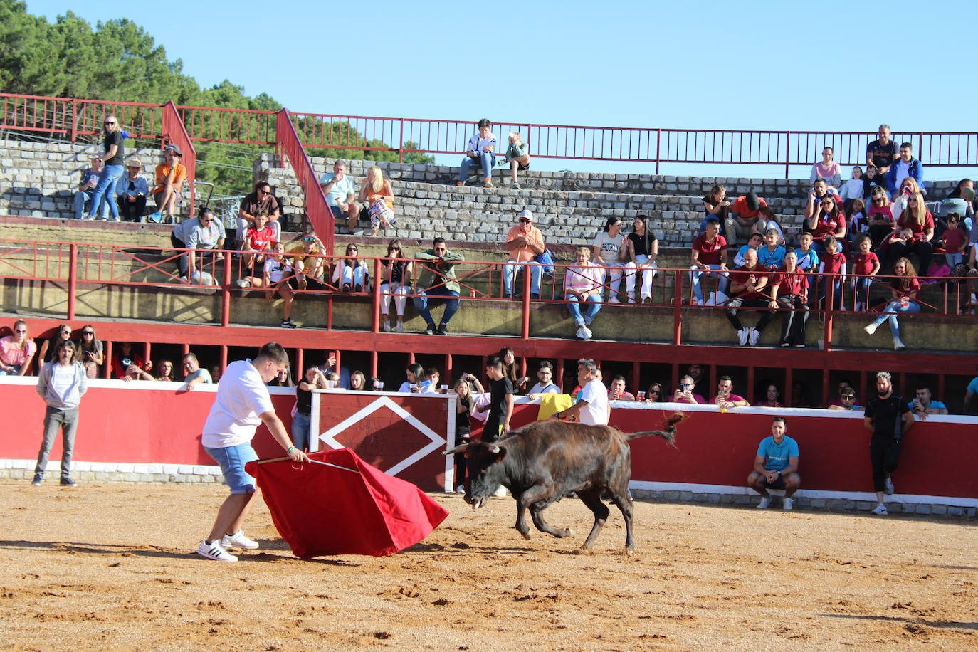 Emotivo y animado inicio de fiestas en San Miguel de Valero