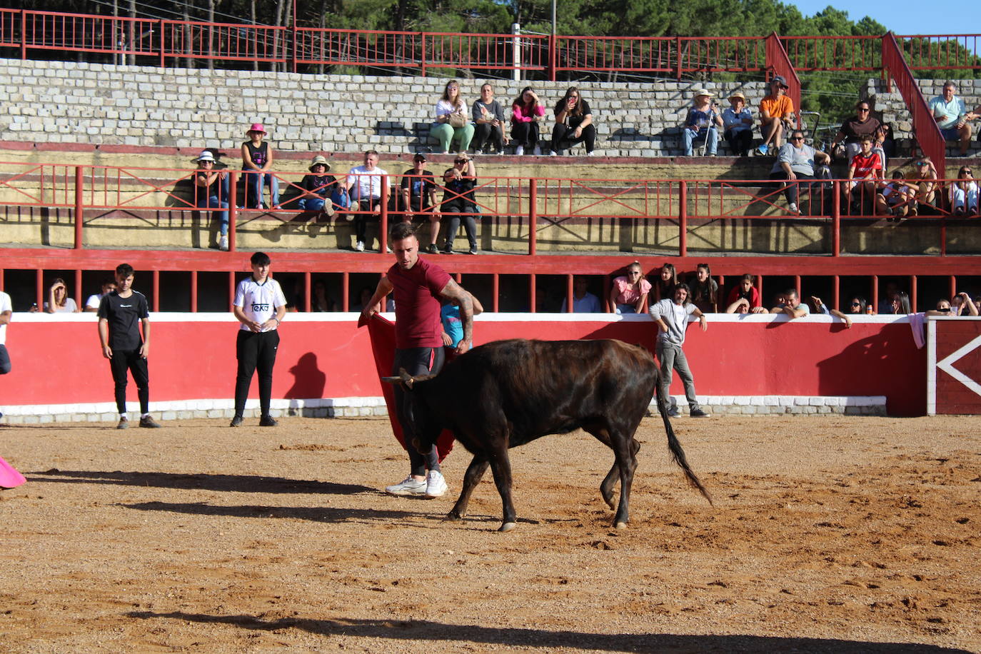 Emotivo y animado inicio de fiestas en San Miguel de Valero
