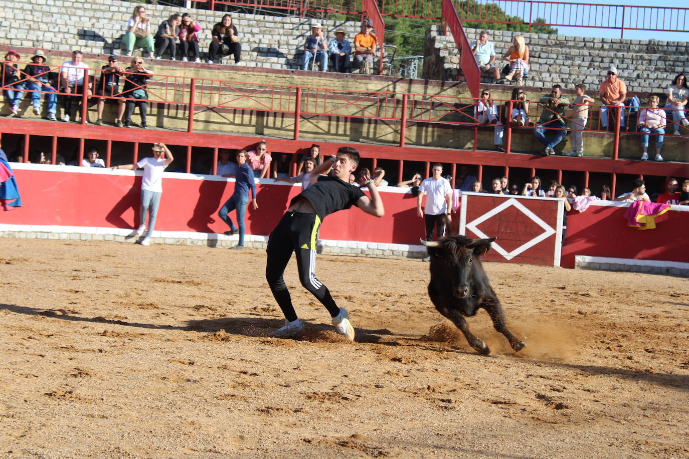 Emotivo y animado inicio de fiestas en San Miguel de Valero